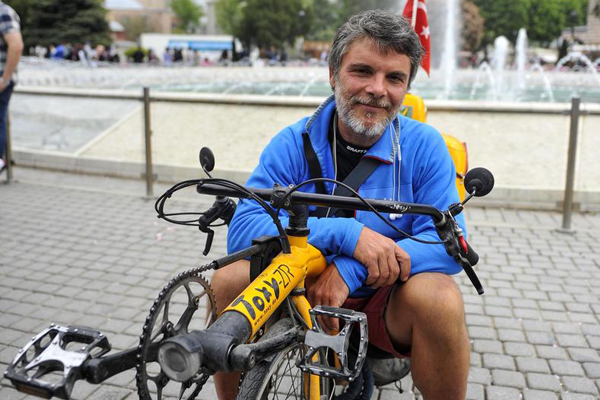 Filistinliler için pedal çeviriyor