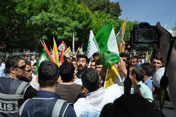 HDP mitingi öncesi üst arama gerginliği