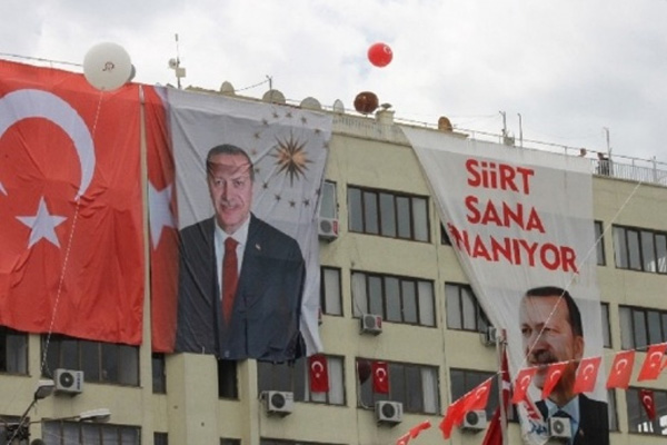 Siirt'te dikkat çeken Erdoğan pankartı