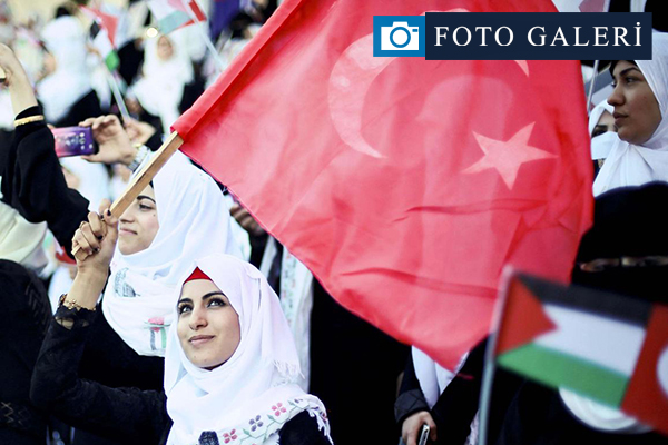 Gazze'de iki bin çift dünya evine girdi