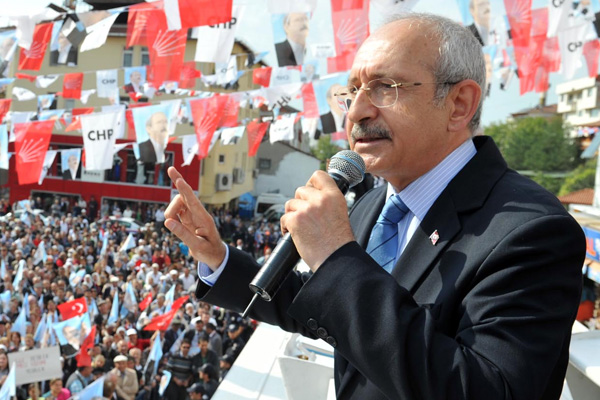 Kılıçdaroğlu ezan okununca konuşmasına ara verdi