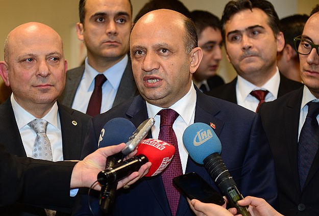 Fikri Işık:Niye yurt dışına kaçıyorsunuz?