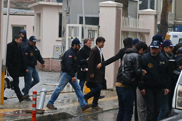 Manisa'da 'Paralel Yapı' operasyonu