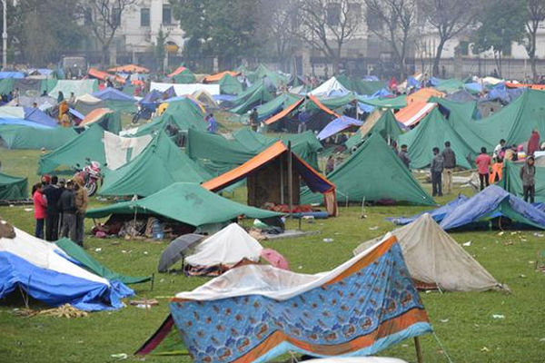 Nepal'de şimdi de salgın hastalık tehlikesi