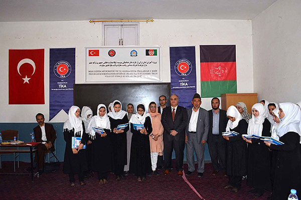 TİKA Afganistan'da Türkçe kursu açtı