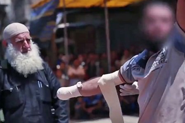 Eli kesildi, 'yaşasın IŞİD' diye bağırdı