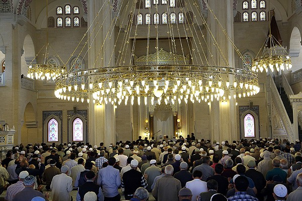 Cuma namazıyla ibadete açıldı
