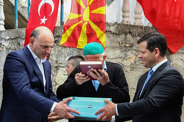 Başbakan Davutoğlu Makedonya Türklerine sözünü tuttu