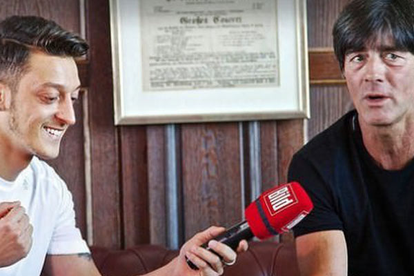 Mesut Özil yeni mesleğini buldu