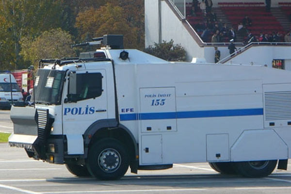 TOMA aracı devrildi