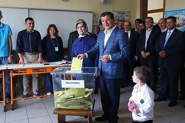 Başbakan Davutoğlu oyunu kullandı