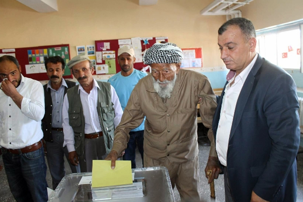 Ülkenin en yaşlısı oyunu kullandı