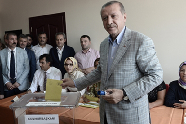 Cumhurbaşkanı olarak ilk kez oy kullandı