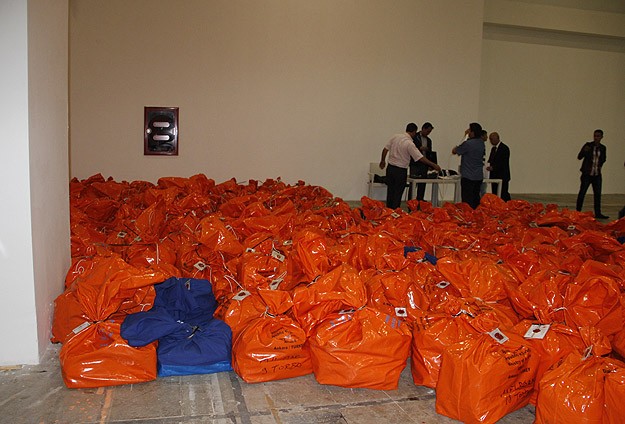 Yurt dışı oyları sayılıyor