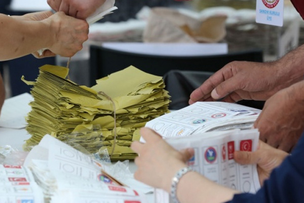 Cemaat destekli bağımsızlar kaybetti