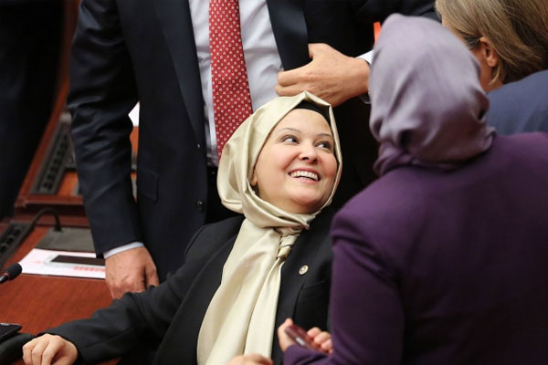 AK Parti'den 19 başörtülü aday seçildi