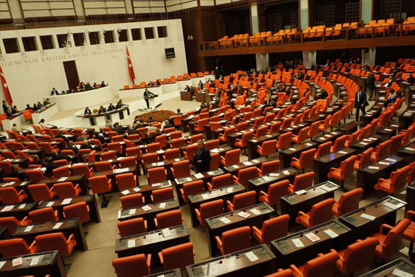 Partilerin ekonomi kurmayları netleşiyor