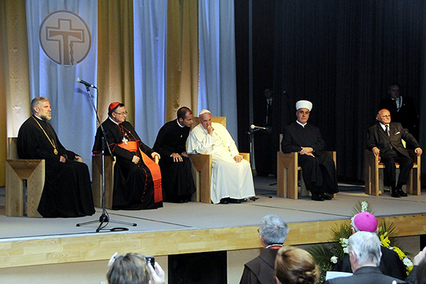 Papa Bosna'da ''beklentileri' karşılamadı