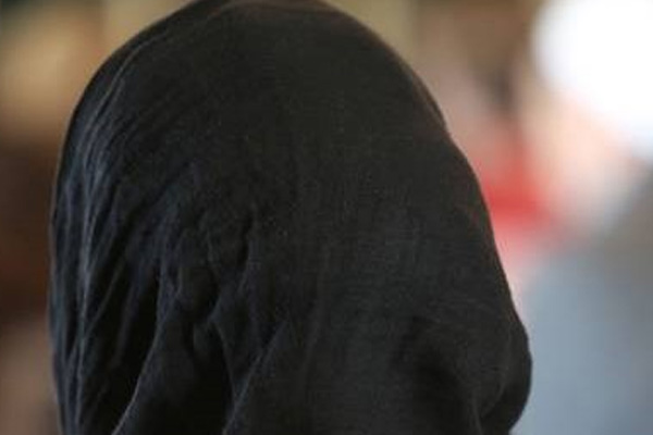 Müslüman kadına ırkçı saldırı