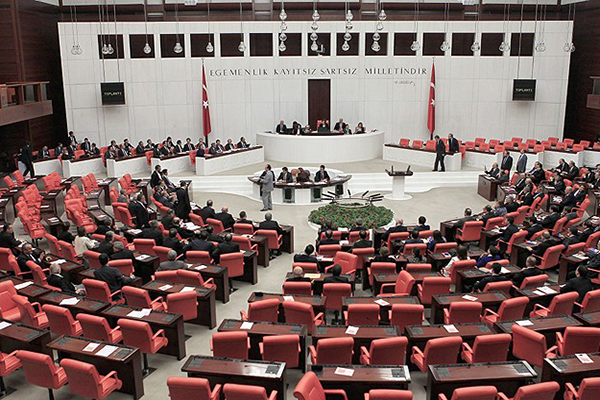 AK Parti'den kritik karar!