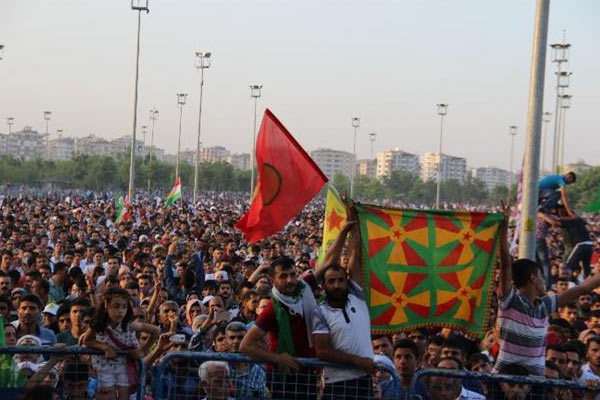 HDP, Diyarbakır'da sokaklara döküldü