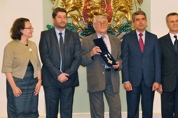 3 Türk'e devlet nişanı