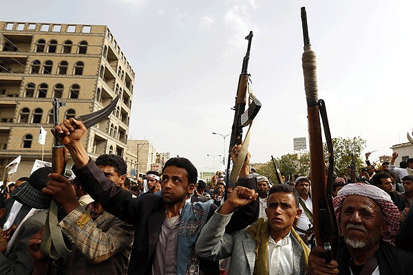 Husiler ilaç deposunu vurdu