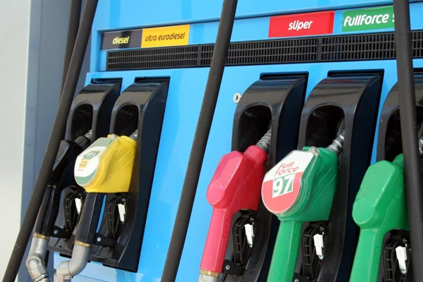 Benzine 15 kuruş zam