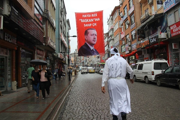 Rize'de Erdoğan’a kefenli destek