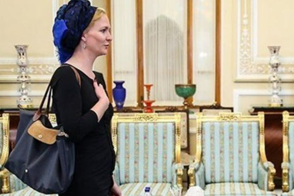 Giyimi ile İran'ı karıştırdı