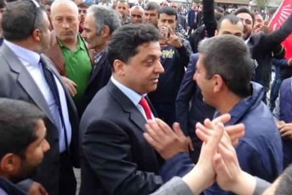 CHP'li isim gazeteciye yumruk attı