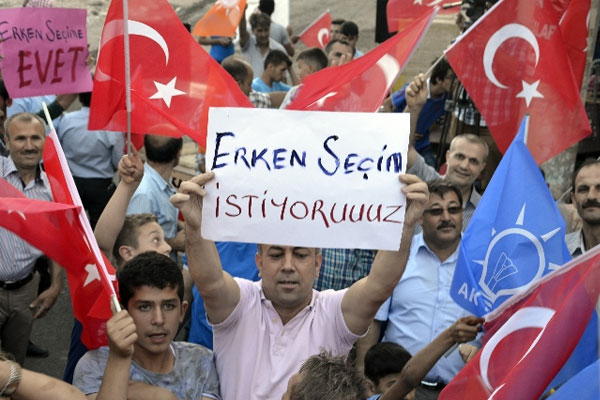 Kahramanmaraş'ta erken seçim yürüyüşü