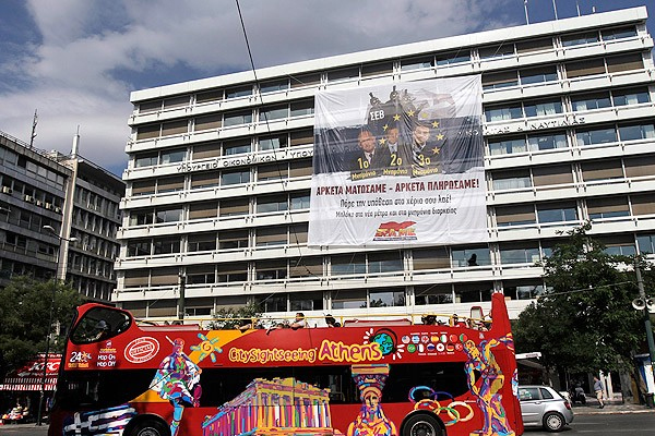 Atina'da  Maliye Bakanlığı işgal edildi