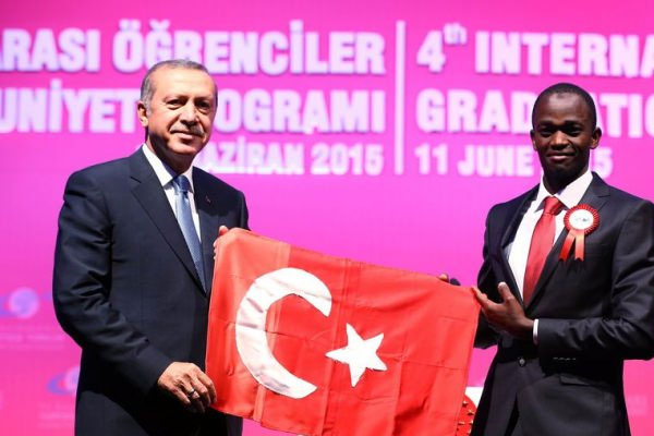 Erdoğan'ın öptüğü bayrağın sırrı
