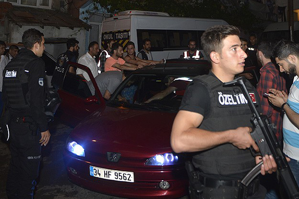 İstanbul'da helikopter destekli operasyon