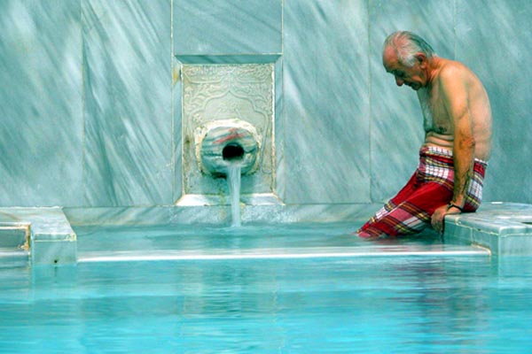 Ramazanda oruçlu yıkanmak caiz midir