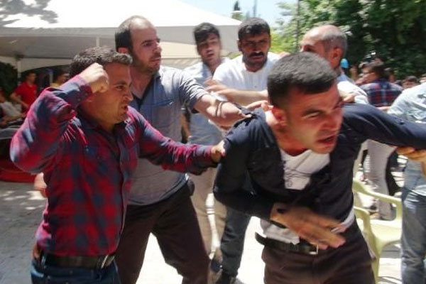 Baran'ın gıyabi cenaze namazında gerginlik