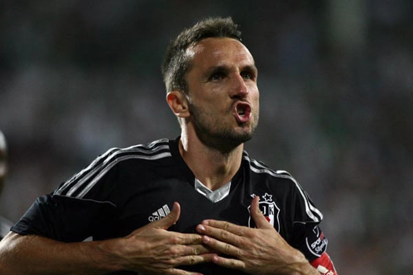 Beşiktaşlı, Bursa'ya imza attı