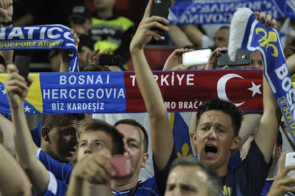 Filistin tezahüratlarıyla İsrail'i yendiler