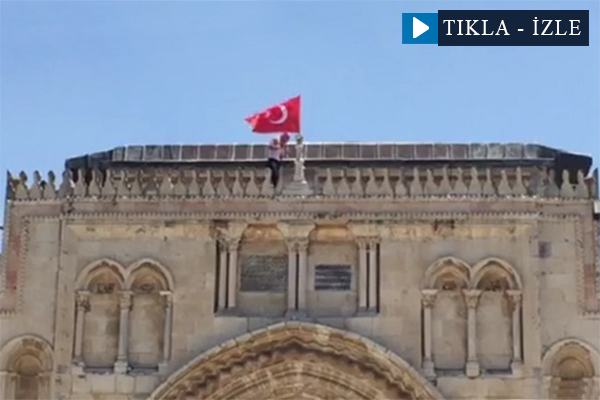 Mescid-i Aksa'ya Türk bayrağı asıldı