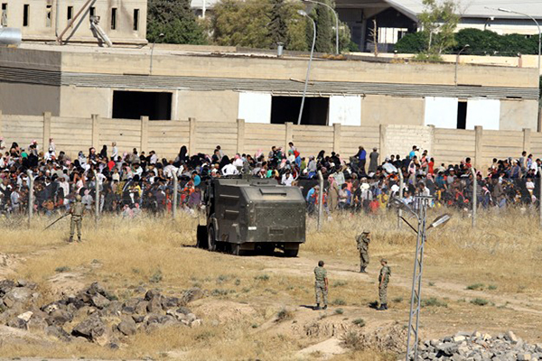 Bombardımandan kaçanlar Akçakale'ye sığındı