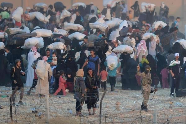 Suriyelilerin sınırda bekleyişi sürüyor