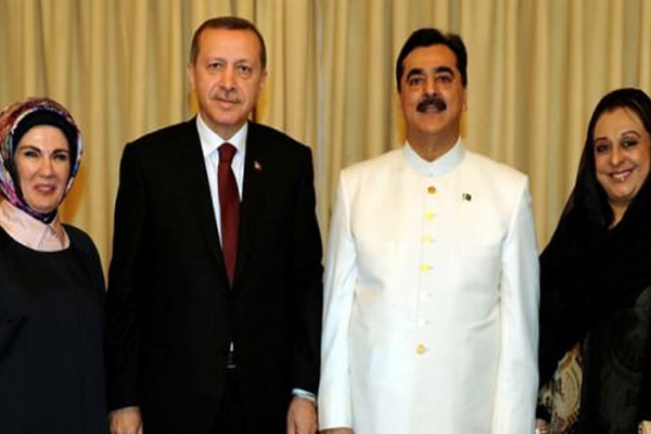 Emine Erdoğan'ın kolyesi ülkeyi karıştırdı