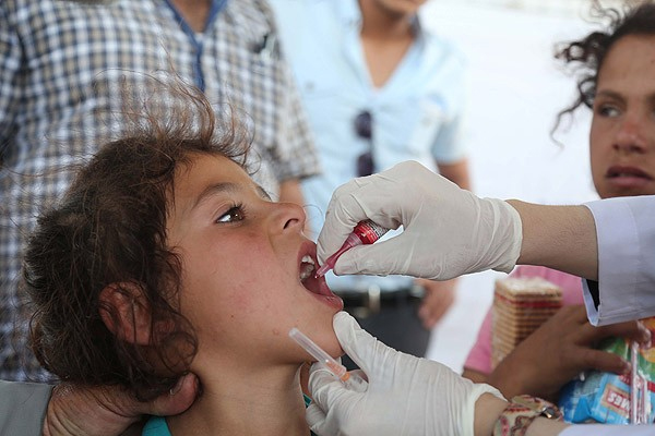 Suriyeli sığınmacı çocuklar aşılandı