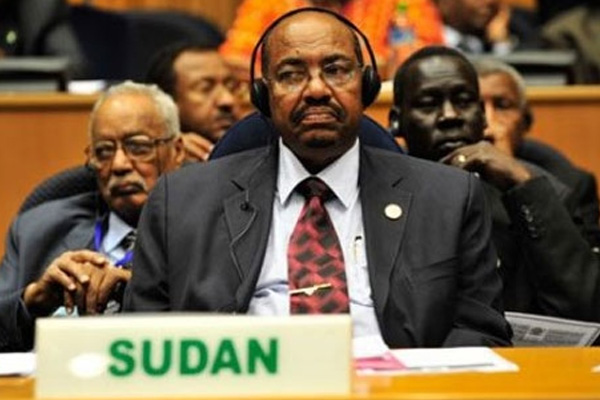 Sudan lideri Hartum'a geri döndü