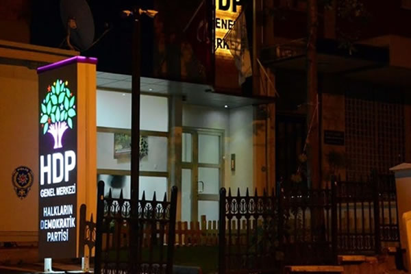 Ankara'da HDP'lilere bıçaklı saldırı