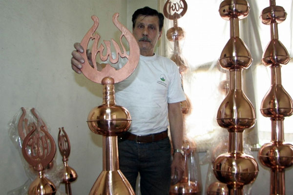 'Alem' ustası dünya camilerini süslüyor