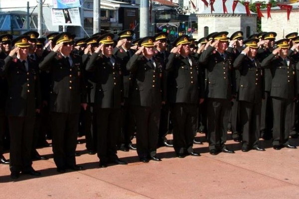 TSK  sivilleşiyor mu?