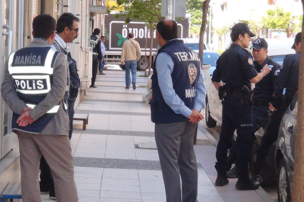 Üç kuruma 'paralel yapı' operasyonu