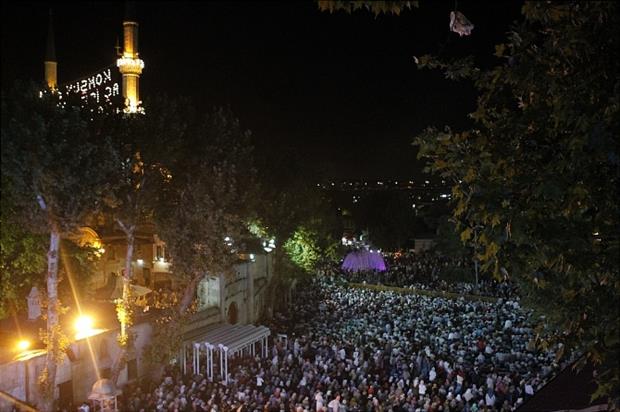 İlk teravih namazında camiler doldu taştı